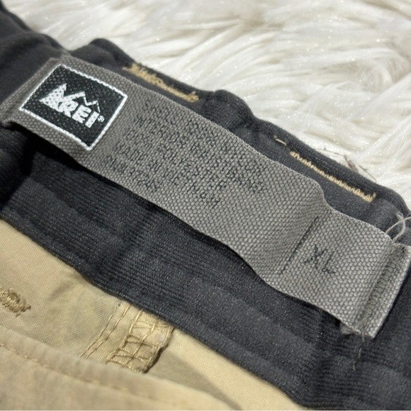 REI Men’s khaki hiking Cargo Shorts Size XL - Picture 4 of 9